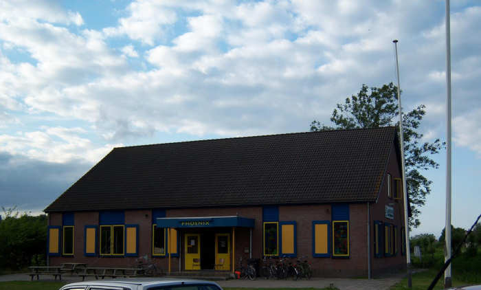 De vertrekhal van het vleigveld: Scoutinggebouw de Phoenix in Ter Aar