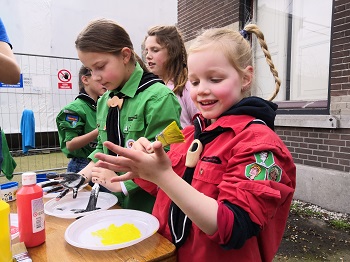 Vanaf 16 mei 2020 mogen de kinderen bij de Scouting Tono-groep weer beginnen met "scouten". En daar is iedereen ontzettend blij mee!