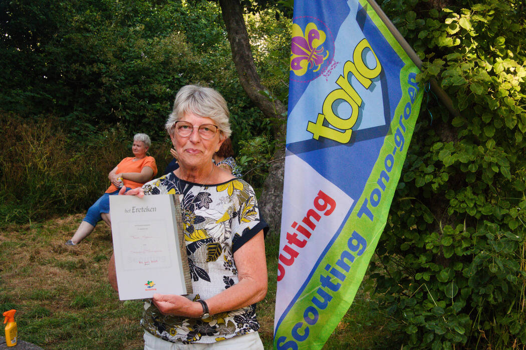 Taart voor de vrijiwilligers nu de Scouting Tono-groep de scoutinggroep is met het grootste aantal jeugdleden in Schiedam