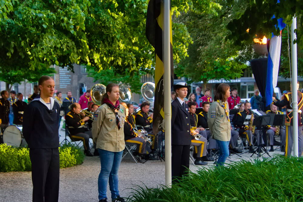 Scouting Aleida Schiedam ondersteunde bij de dodenherdenking op 4 mei