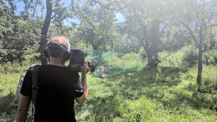 De fancy fair bij de Scouting Tono-groep wordt opgenomen door de Stads Omroep Schiedam