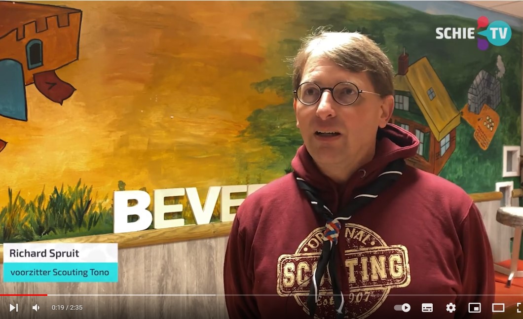 Richard Spruit (Dolfijn - Scouting Tono-groep) en Maarten van der Drift (Scouting BvH) leggen in een reportage op Schie TV uit wat er mis is met het subsidiesysteem
